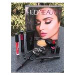 HUDA BEAUTY KIT DE MAQUILLAGE 9 EN 1 au meilleur prix au Maroc
