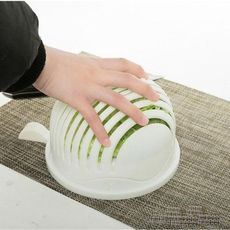 Bol pour couper et faite votre salade- saladier et hachoir 2 en 1 au meilleur prix au Maroc