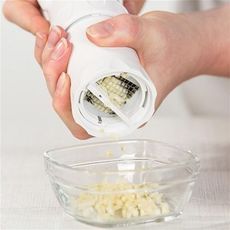 Émincer, découpé et Hacher l'Ail + Éplucheur Ail  Garlic Master au meilleur prix au Maroc