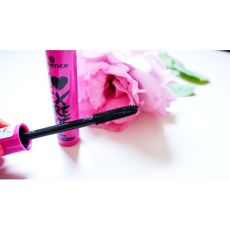 Mascara essence Original 100% pour des cils plus longs - extra volume - effet faux cils au meilleur prix au Maroc