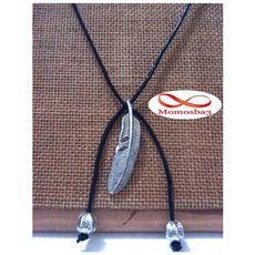 Collier Cuir Noir Réglable Avec Pendentif Plume - Unisex au meilleur prix au Maroc
