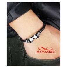 Bracelet Cuir Noir Pendentif Tete De Mort Et Fermoir En Acier Inoxydable Magnetique Argenté + Sachet de Bijoux au meilleur prix au Maroc