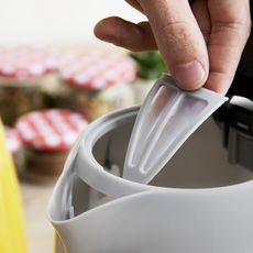 Bouilloire Cecotec ThermoSense 170 2200W 1,7 L au meilleur prix au Maroc