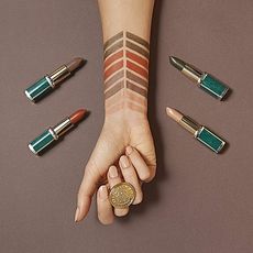 Rouge à Lèvres Color Riche x Balmain au meilleur prix au Maroc