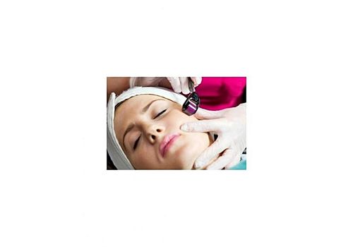 Derma roller Système Pour Visage accélère le renouvellement cellulaire - 0.5mm au meilleur prix au Maroc