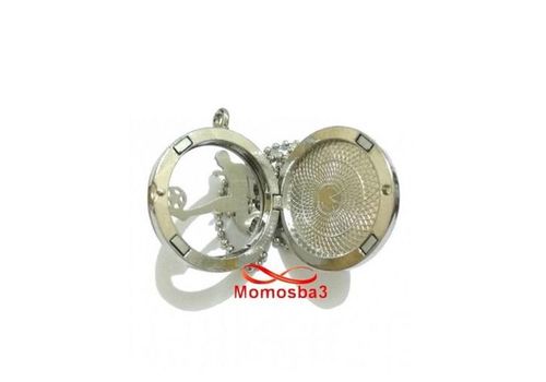 Chaine Collier Avec Pendentif Football Fermoir Magnetique - Acier Inoxydable au meilleur prix au Maroc