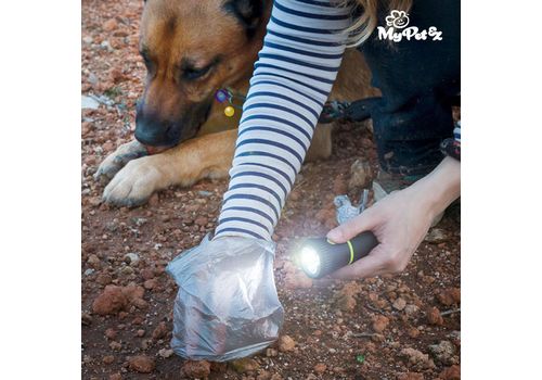 Lampe Torche avec Porte-sac Ramasse Crottes MyPet Poop Lantern au meilleur prix au Maroc