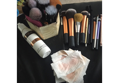 Makeup Revolution Pro Hygiene Antibacterial Brush Shampoo 200ml au meilleur prix au Maroc