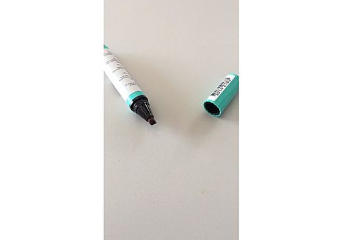 L'orèal Paris Vernis en feutre pour retouches Magic Mani 404 Wine L'OREAL au meilleur prix au Maroc